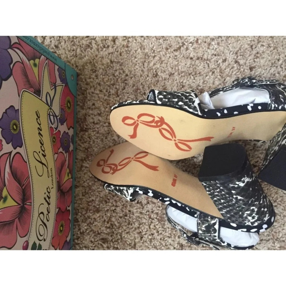 Poetic licence new in box Sandals bay breeze 6.5 camo - Picture 4 of 7